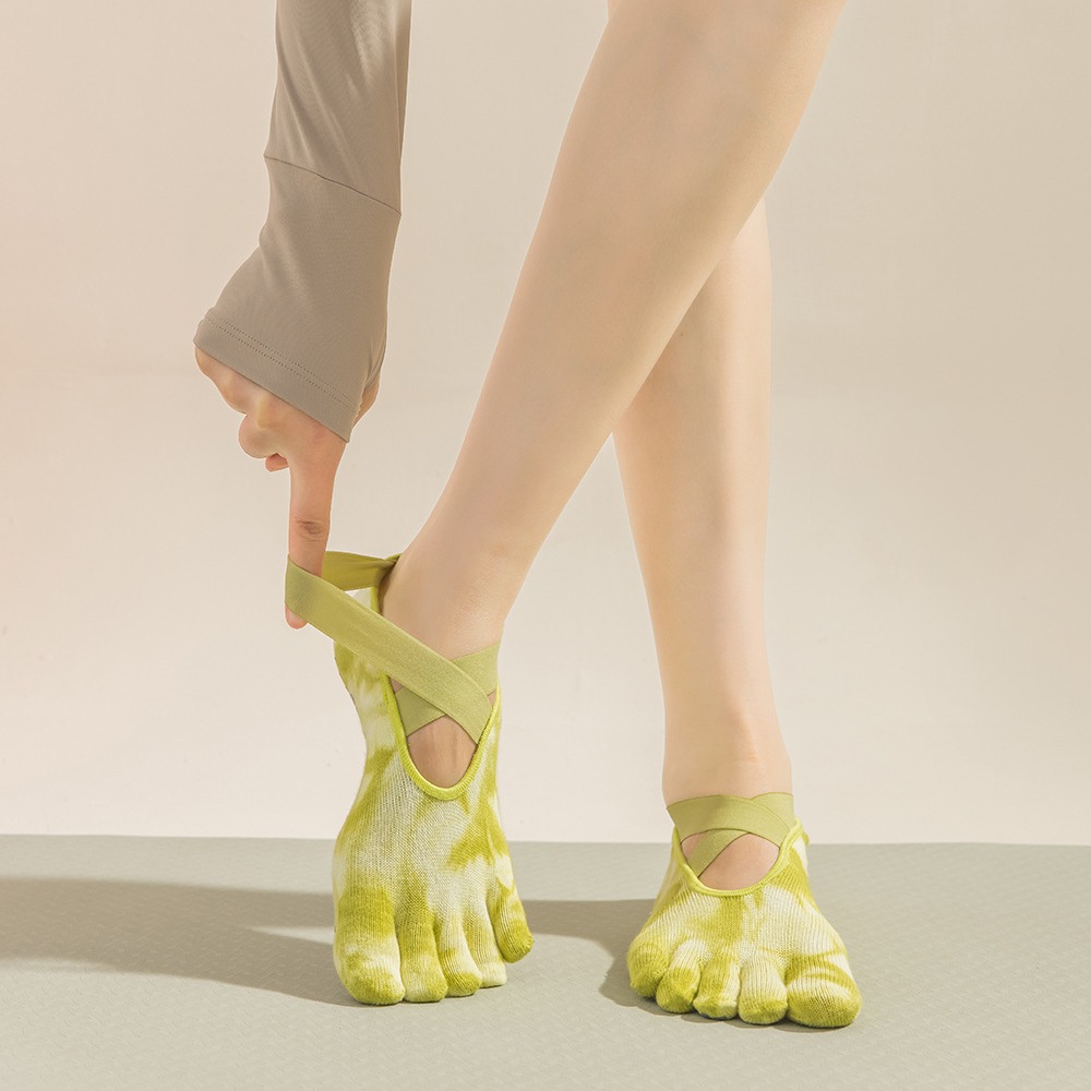 Pilates And Yoga Studio - جوارب نسائية بخمسة أصابع ملونة بتقنية