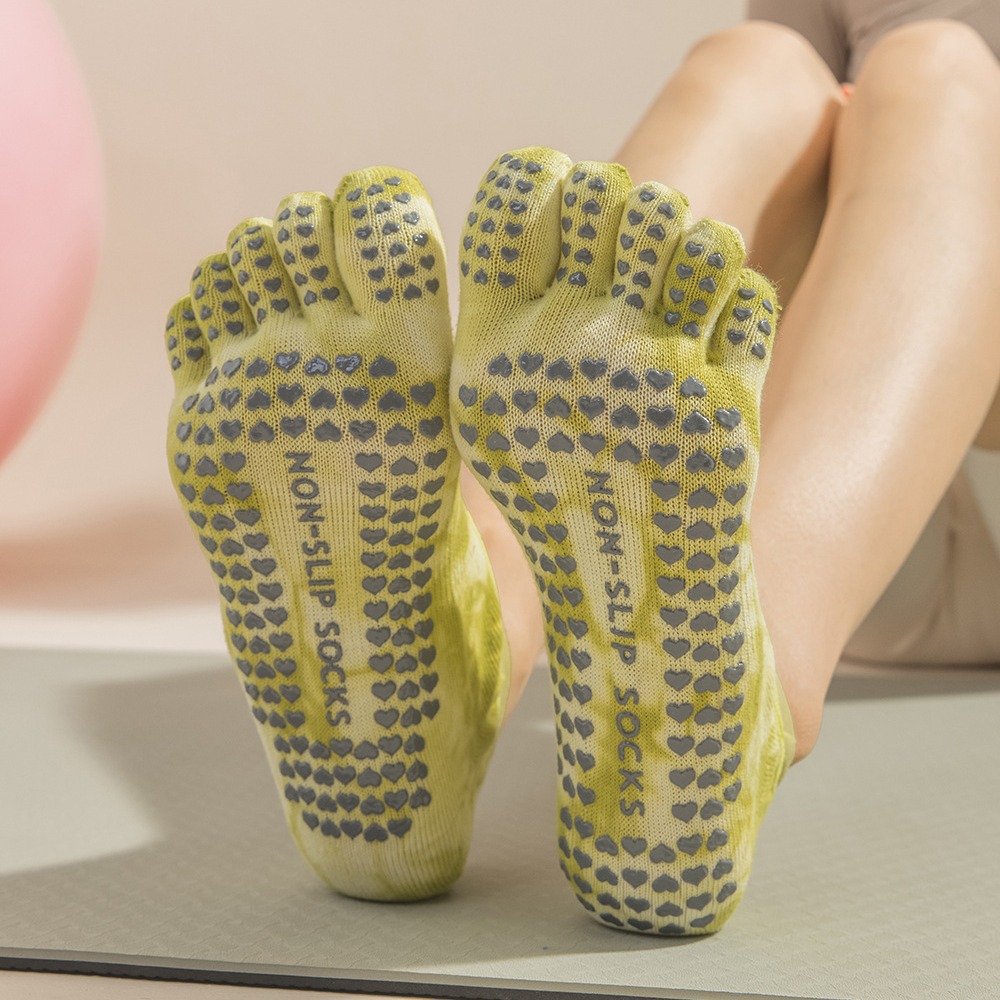 جوارب نسائية بخمسة أصابع ملونة - مراجعة Pilates And Yoga Studio وسعره
