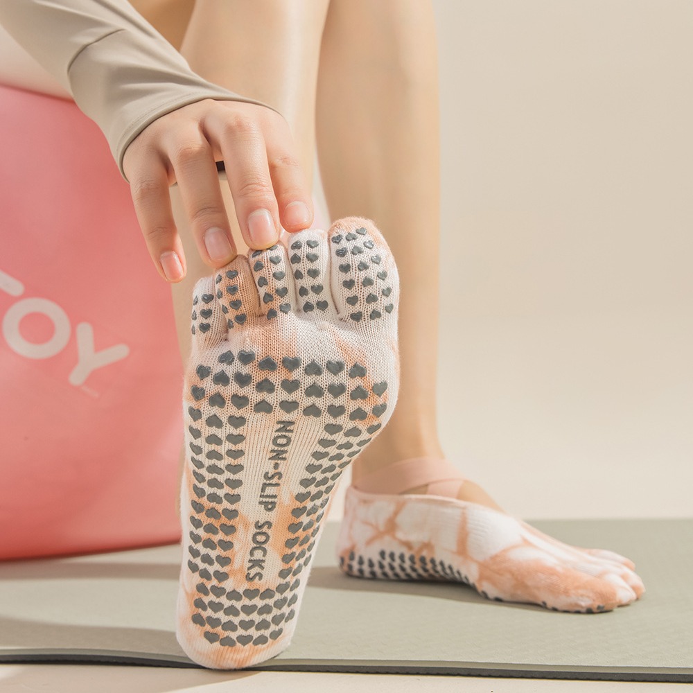 جوارب نسائية بخمسة أصابع ملونة - مراجعة Pilates And Yoga Studio وسعره