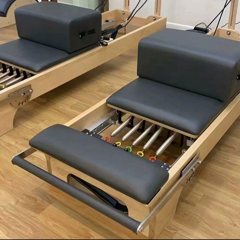 سرير بيلاتس خشبي قابل للتعديل  - مراجعة Pilates And Yoga Studio وسعره