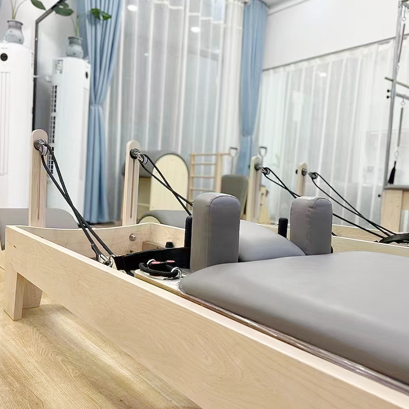 سرير بيلاتس خشبي قابل للتعديل  - مراجعة Pilates And Yoga Studio وسعره