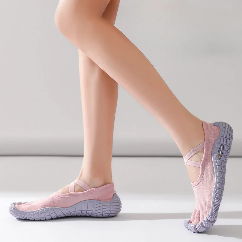 أحذية متعددة الاستخدامات بخمسة - مراجعة Pilates Yoga Shoes وسعره