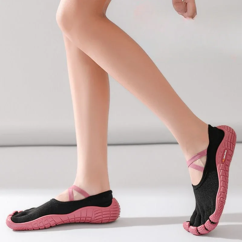 أحذية متعددة الاستخدامات بخمسة - مراجعة Pilates Yoga Shoes وسعره