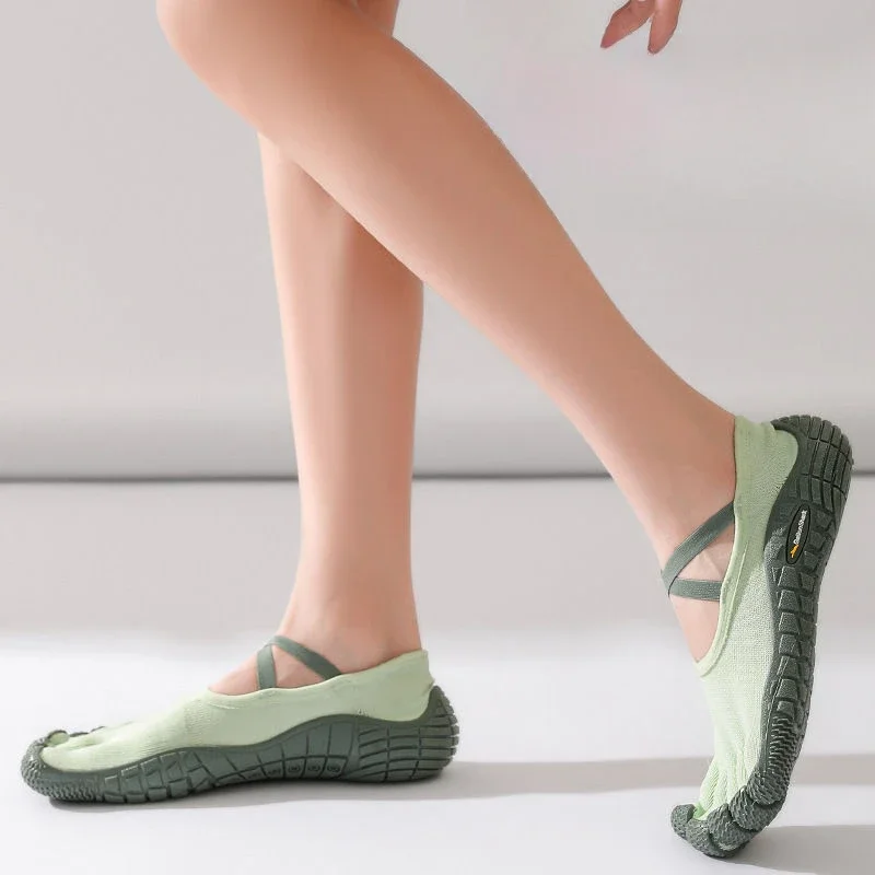 أحذية متعددة الاستخدامات بخمسة - مراجعة Pilates Yoga Shoes وسعره