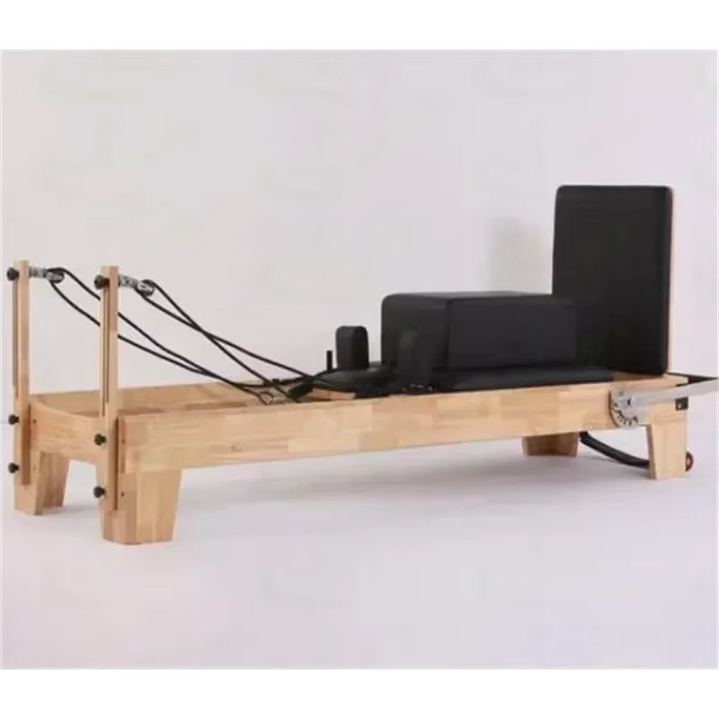 سيدة ممارسة اليوغا ستوديو التو - مراجعة Pilates And Yoga Studio وسعره